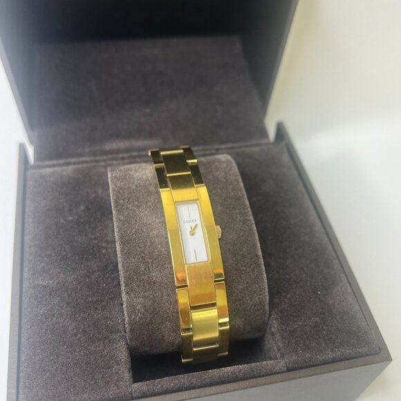 Gucci 4600L Series White Dial Stainless Steel Gold Tone Rectangle Women's Watch - Picture 4 of 6